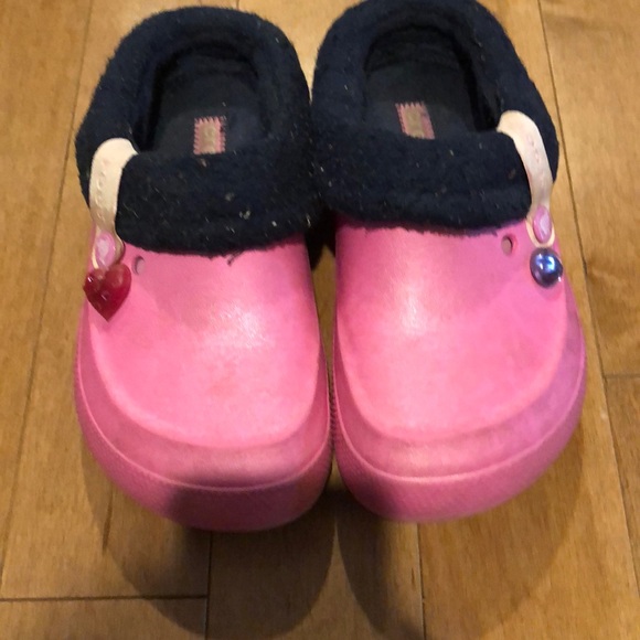 Pink Fuzzy lined Crocs! Size 2! - Picture 4 of 8